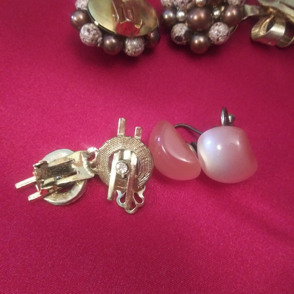 2297 Lot of 14 Pair Vintage Clip On and Screw Back Earrings - Picture 8 of 8